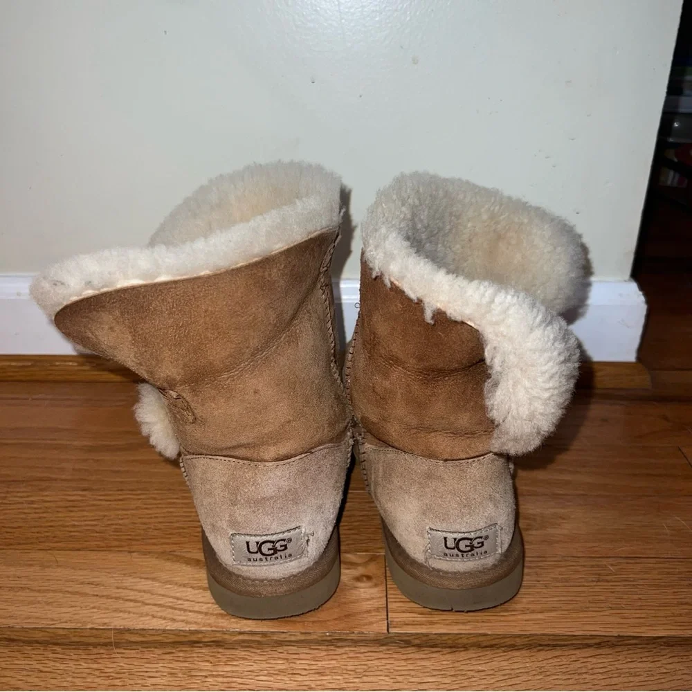 Ugg Boots - Picture 1 of 7